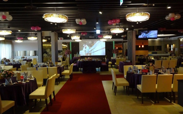 Renyi Lake Hotel