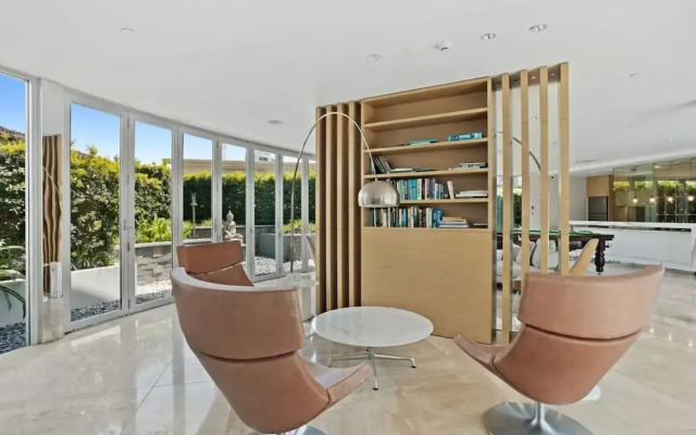Luxury Beachfront Stay in Kirra