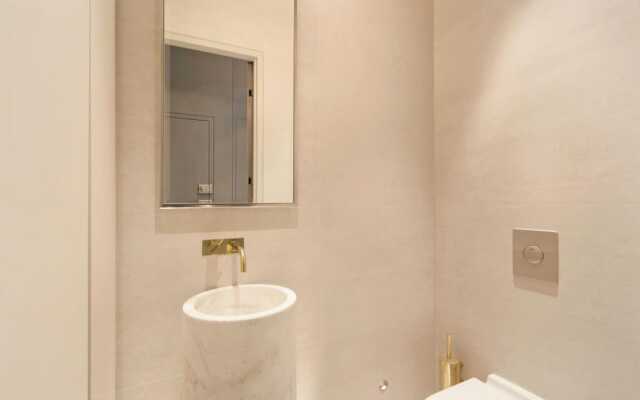 Cadogan Square Luxury 2 Bedroom Apartment II