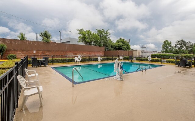 Red Roof Inn & Suites Macon