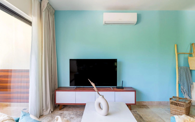 Ultra Luxury Condo, Rooftop Pool and HIGH SECURITY, Viva Residence