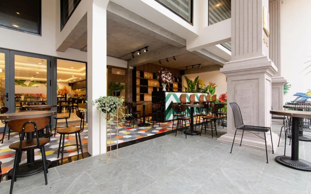 Emily Hotel & Apartments