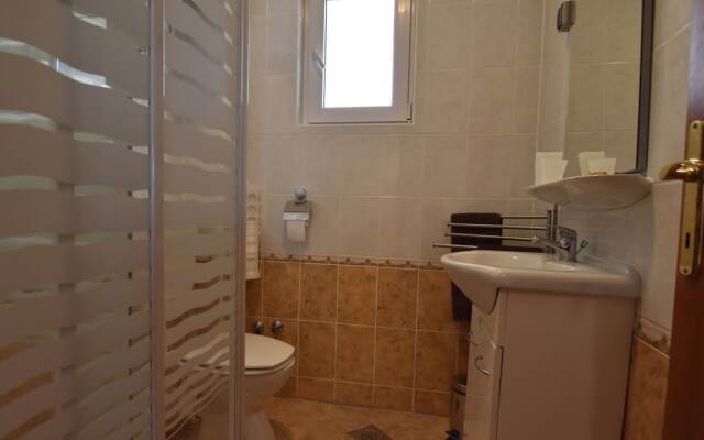 Spacious Apartment in Vodice With Garden