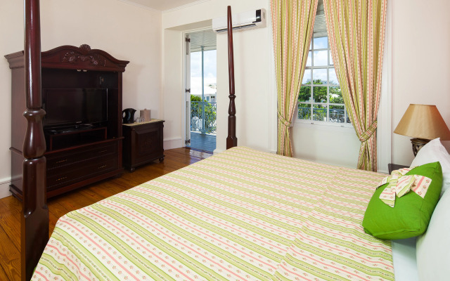 Savannah Beach Club Hotel