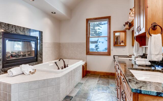 2319 Chamonix Ln Home