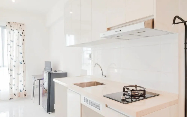 Warm And Homey Studio Apartment At Sky House Alam Sutera
