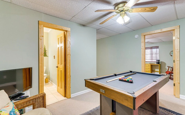 Pet-friendly Hiawassee Cabin w/ Lake Views & Sauna