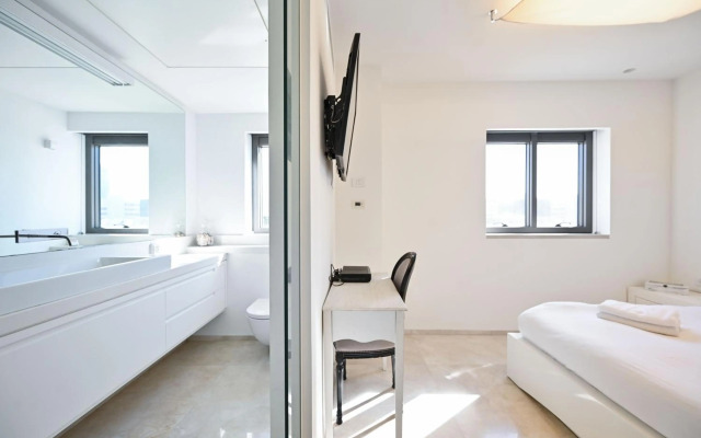 The Lounge Pool By HolyGuest