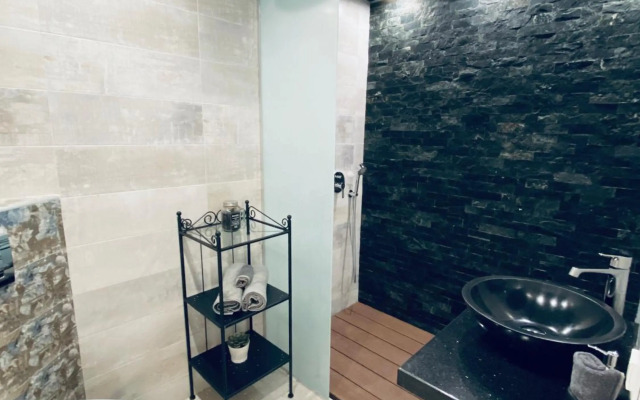 Babylon Park Apartment