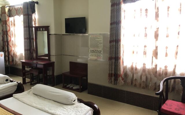 Tan Dat Hoa Hotel by OYO Rooms