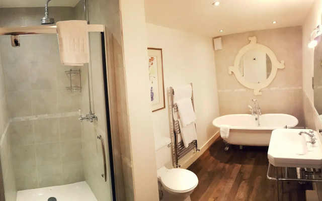 Noel Arms Hotel