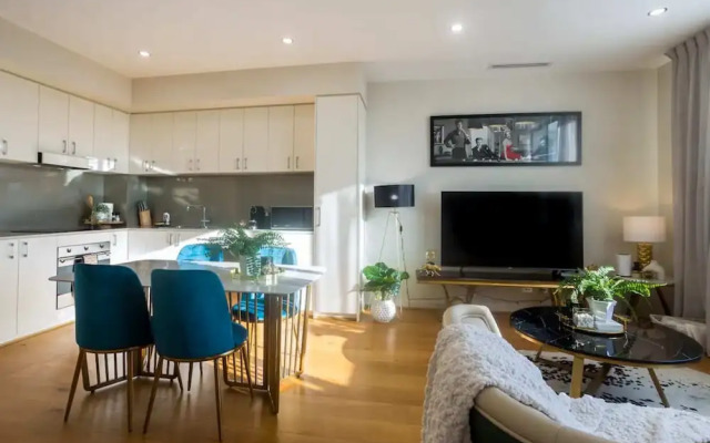 Brilliant 3 Month Corporate Rental With Balcony