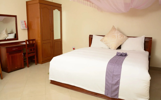 Silver Paradise Hotel