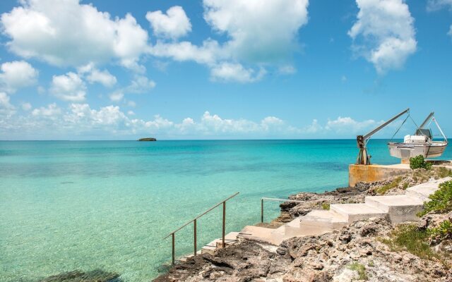 Touch of Class 1BR by Eleuthera Vacation Rentals