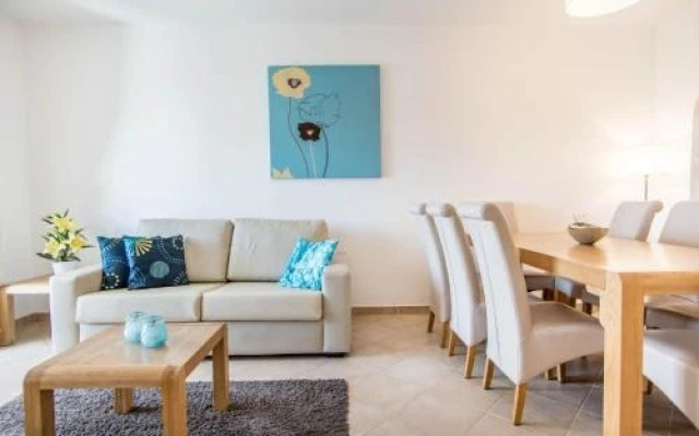 #025 Relaxing and Quiet House with Pool