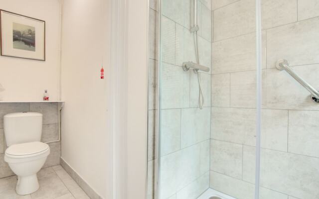 Modern Holiday Home in Tenby With Patio