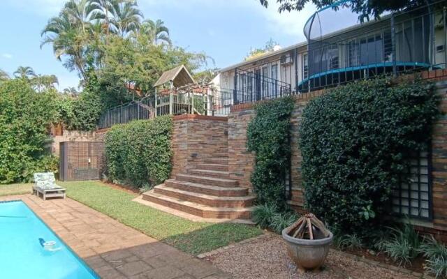 Gem of Durban North, Relax║Pool║AC║Wi-Fi║Dining