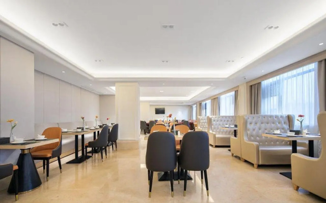 Vienna International Hotel (Wuhan Miaoshan Institute of Technology)