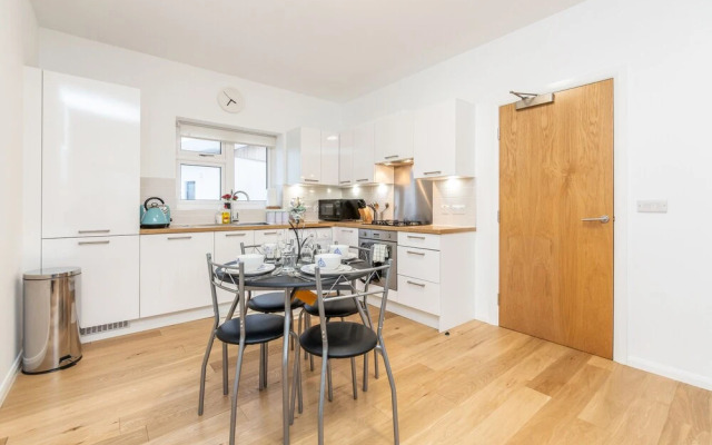2BR Apt-sleeps 5-accessible-central Dartford