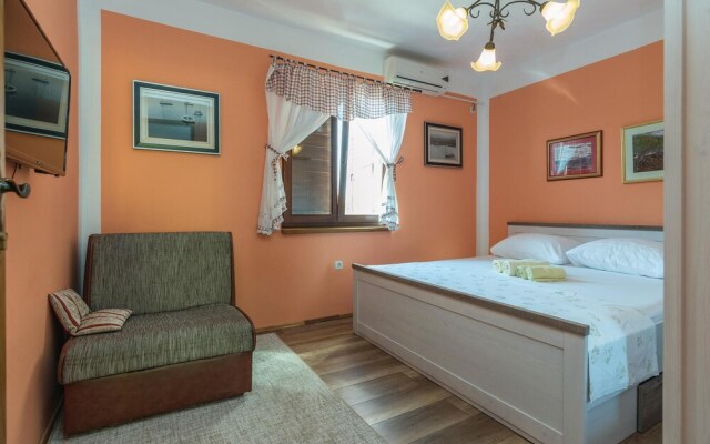Amazing Home in Vir With 9 Bedrooms, Wifi and Outdoor Swimming Pool