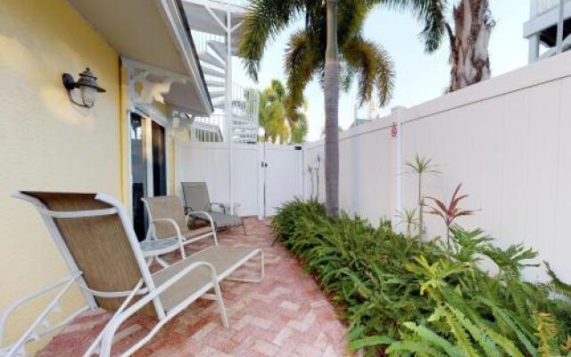 Palm Isle 3210 by RedAwning