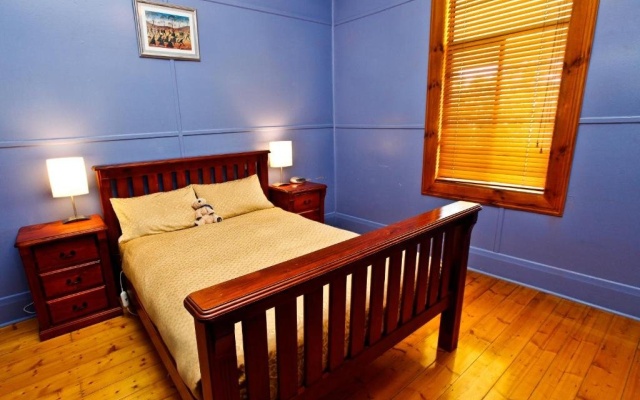 Emaroo Cottages Broken Hill – Guest Rooms – Broken Hill