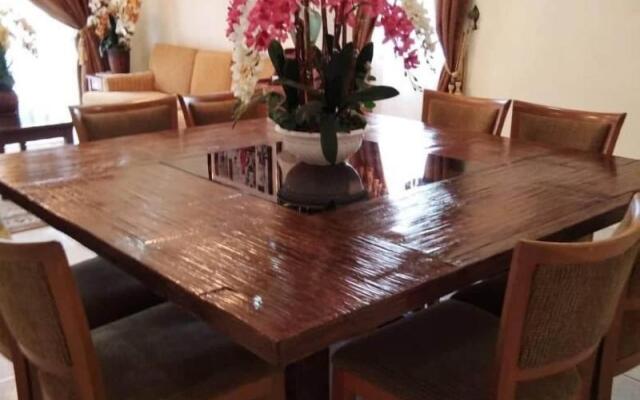 Aini's Guest House In Vista Amani Condo