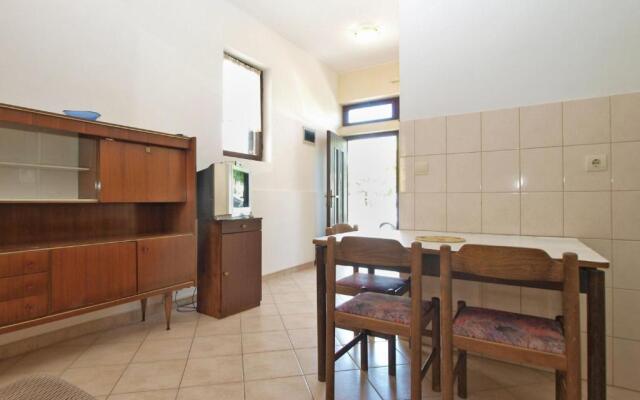 Apartment 695