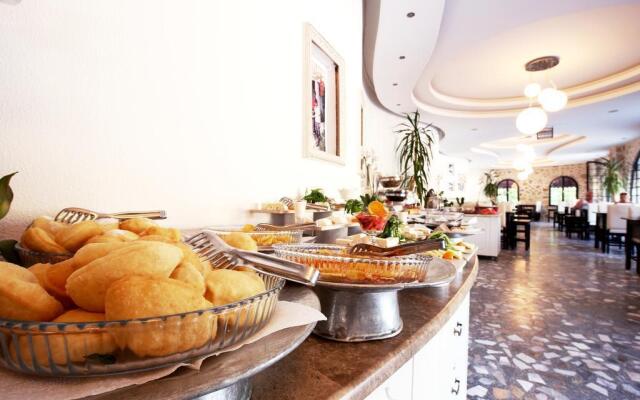 The PINEHILL Hotel & Suites