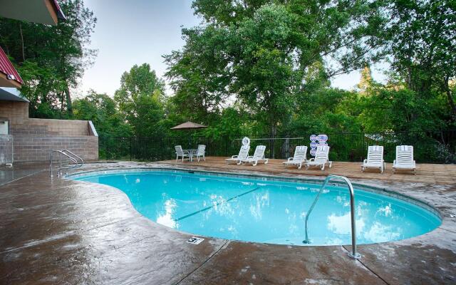 Best Western Plus Yosemite Way Station Motel