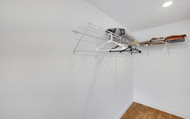 Stylish 2BR Family Apartment by Dtla