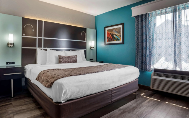 Best Western Carlton Suites