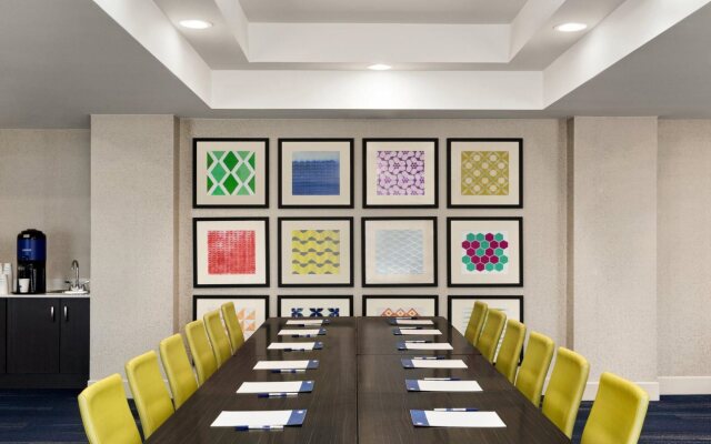 Holiday Inn Express & Suites Shawnee by IHG