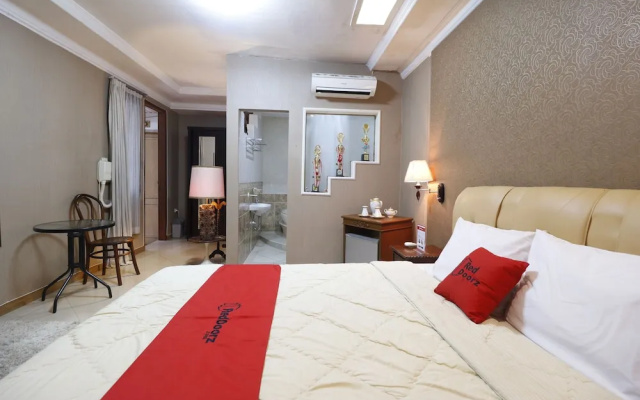 RedDoorz Plus @ Jalan Dharmawangsa