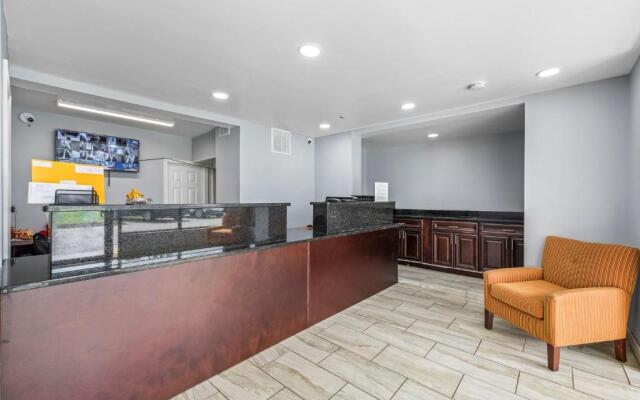 Super 8 by Wyndham Portsmouth - Norfolk