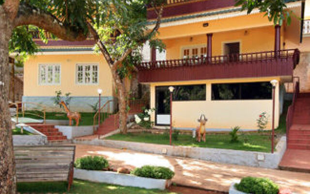 Aruvi Resorts