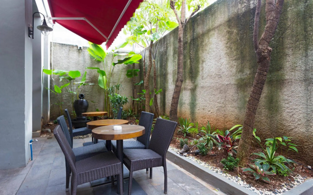 RedDoorz Plus near Blok M Square