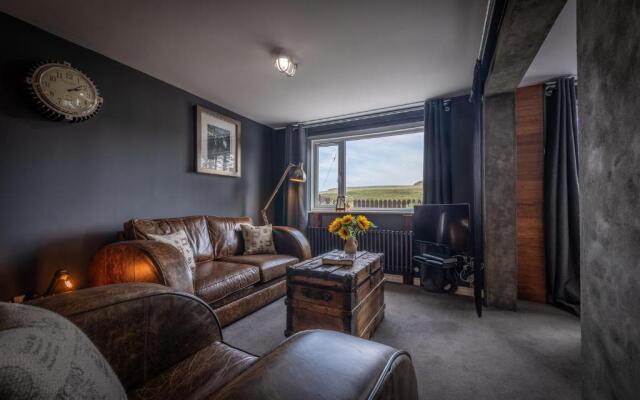 Storr Apartments