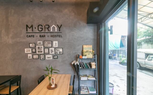 M Gray Hostel & Cafe