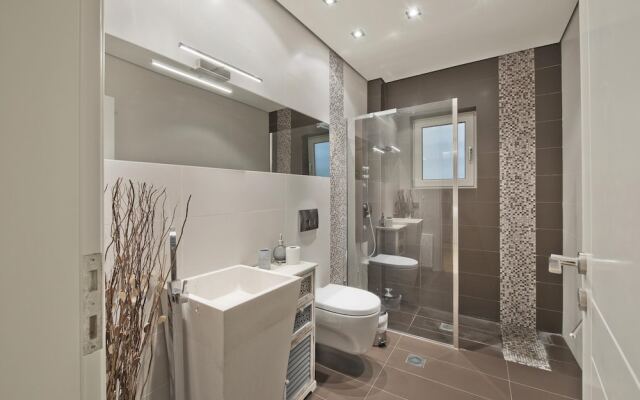 Vari Views in Vari With 3 Bedrooms and 3 Bathrooms