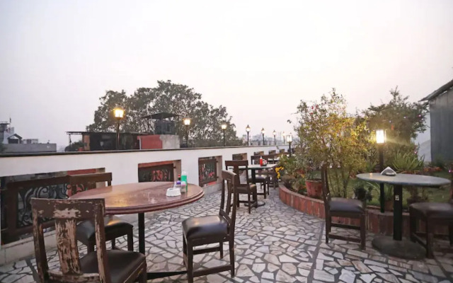 Vivek Hotel