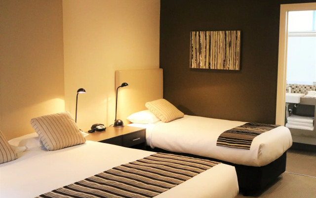 Sovereign Park Motor Inn