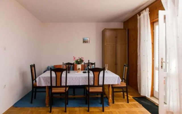 Apartment Angelina - Three Bedroom Apartment With Balcony and Sea View