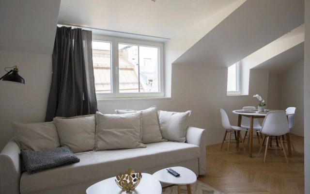 Charming Modern Penthouse in Ullanlinna