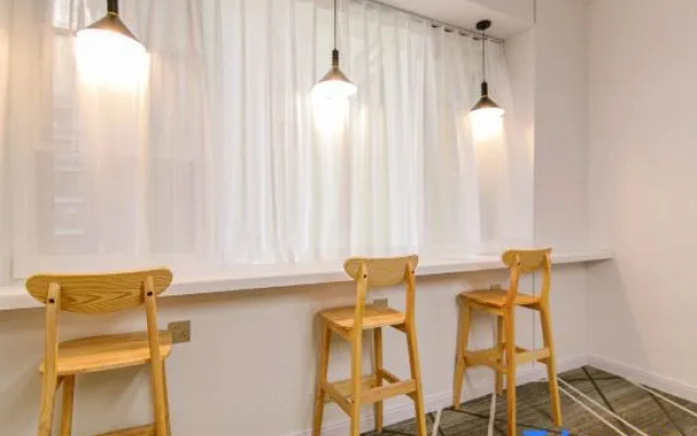 Qingyou Sharing Hotel (Monument to the people's Liberation Store