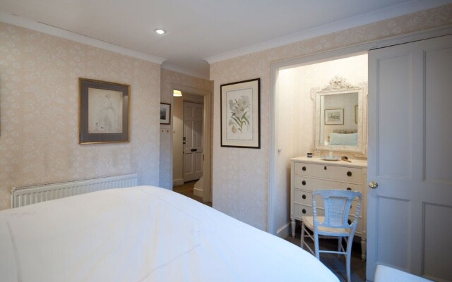 The London Agent Pimlico King Bed