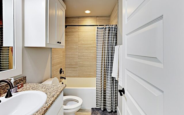 Luxe Waterfront - 3 Br Home