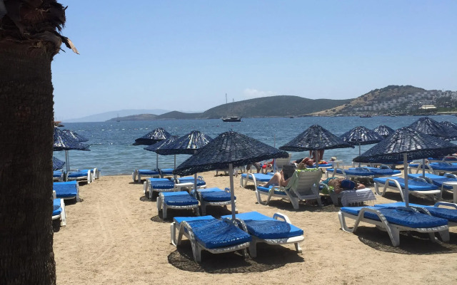 Nagi Beach Hotel