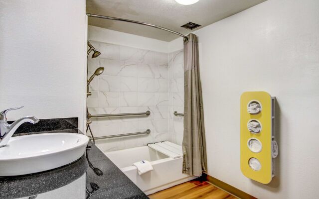 Motel 6 Waco, TX - Lacy Lakeview