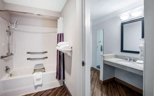 La Quinta Inn & Suites by Wyndham Houston Baytown East